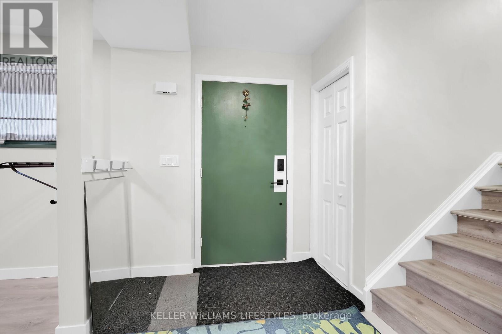 43 Finsbury Crescent, London North, Ontario  N6G 2B3 - Photo 3 - X13708878