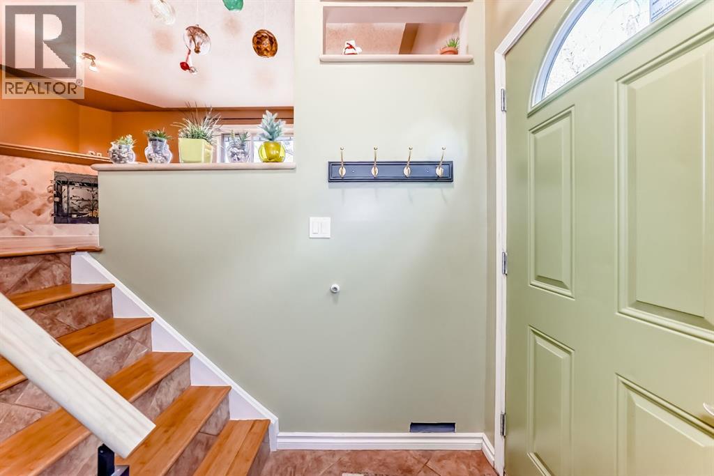 274 Templeview Way Ne, Calgary, Alberta T1Y 3Y9 - Photo 4 - A2325475