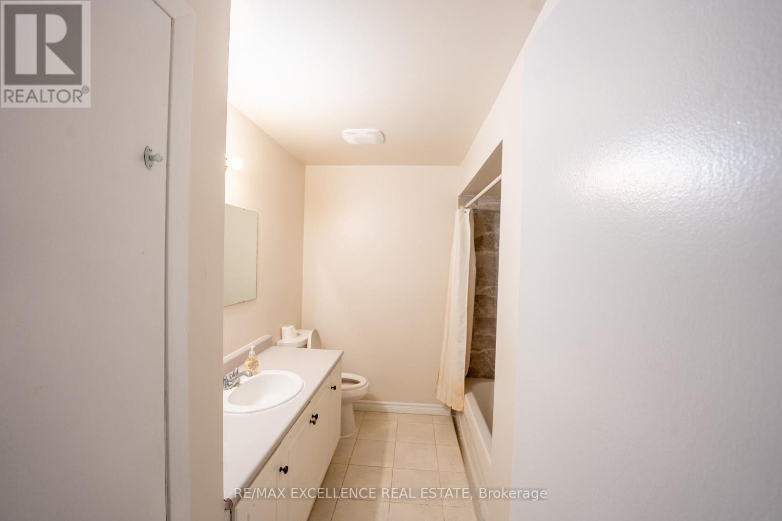 144 Abell Drive, Brampton, Ontario  L6V 2Z8 - Photo 10 - W13708698