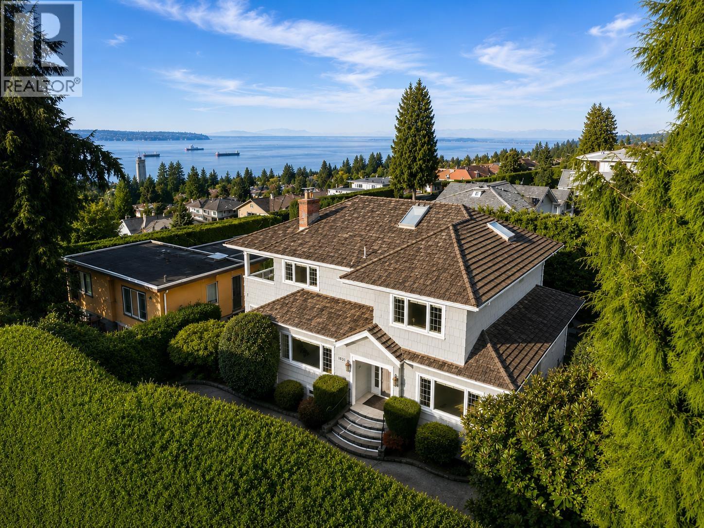 1631 22nd Street, West Vancouver, British Columbia  V7V 4E2 - Photo 1 - R3158207