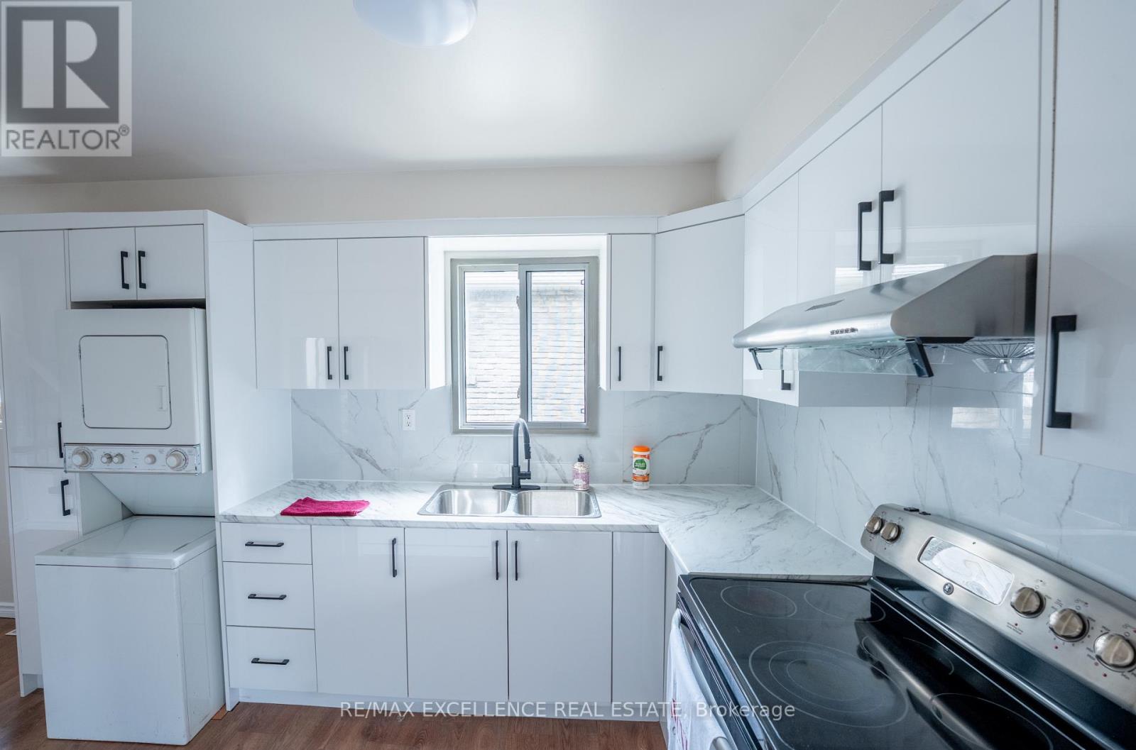 144 Abell Drive, Brampton, Ontario  L6V 2Z8 - Photo 5 - W13708698