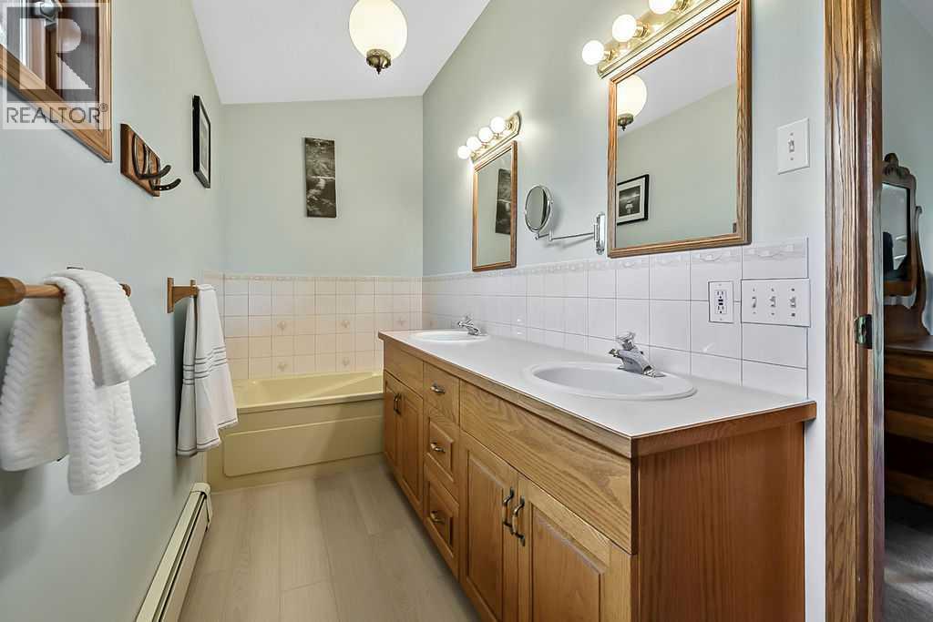 652 North Royalite Way NE, Diamond Valley, Alberta  T0L 2A0 - Photo 21 - A2337825