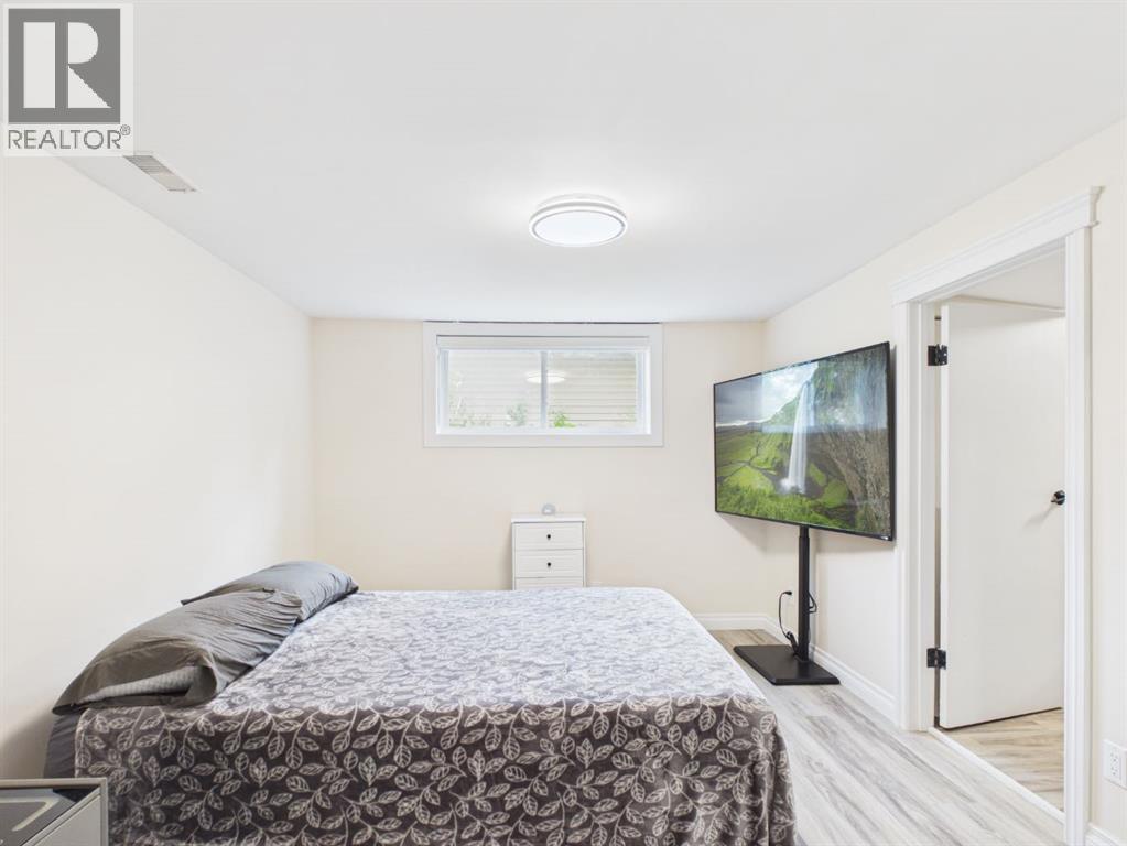 15 Hazelwood Crescent SW, Calgary, Alberta  T2V 3C1 - Photo 35 - A2339712