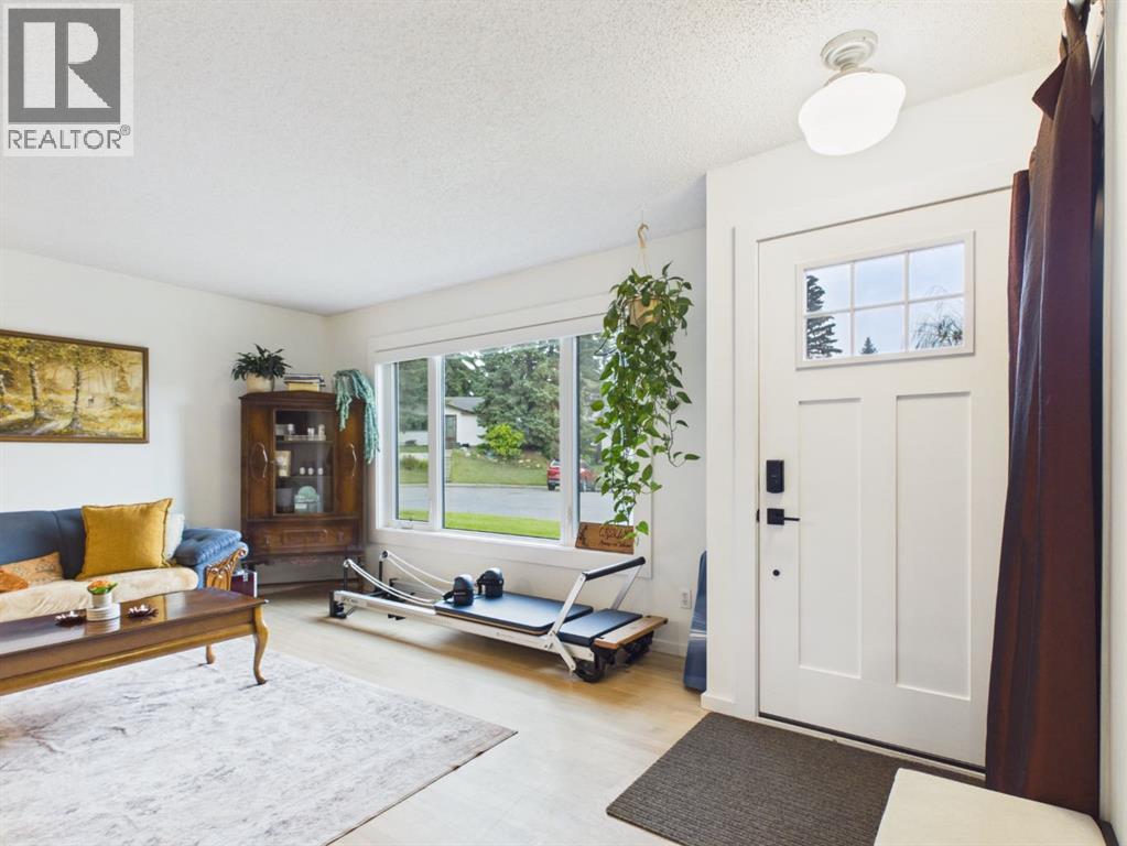 15 Hazelwood Crescent SW, Calgary, Alberta  T2V 3C1 - Photo 5 - A2339712