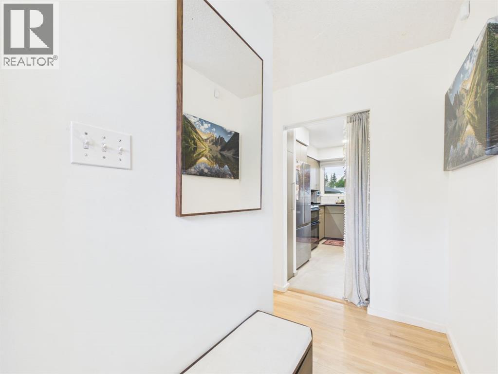 15 Hazelwood Crescent SW, Calgary, Alberta  T2V 3C1 - Photo 7 - A2339712