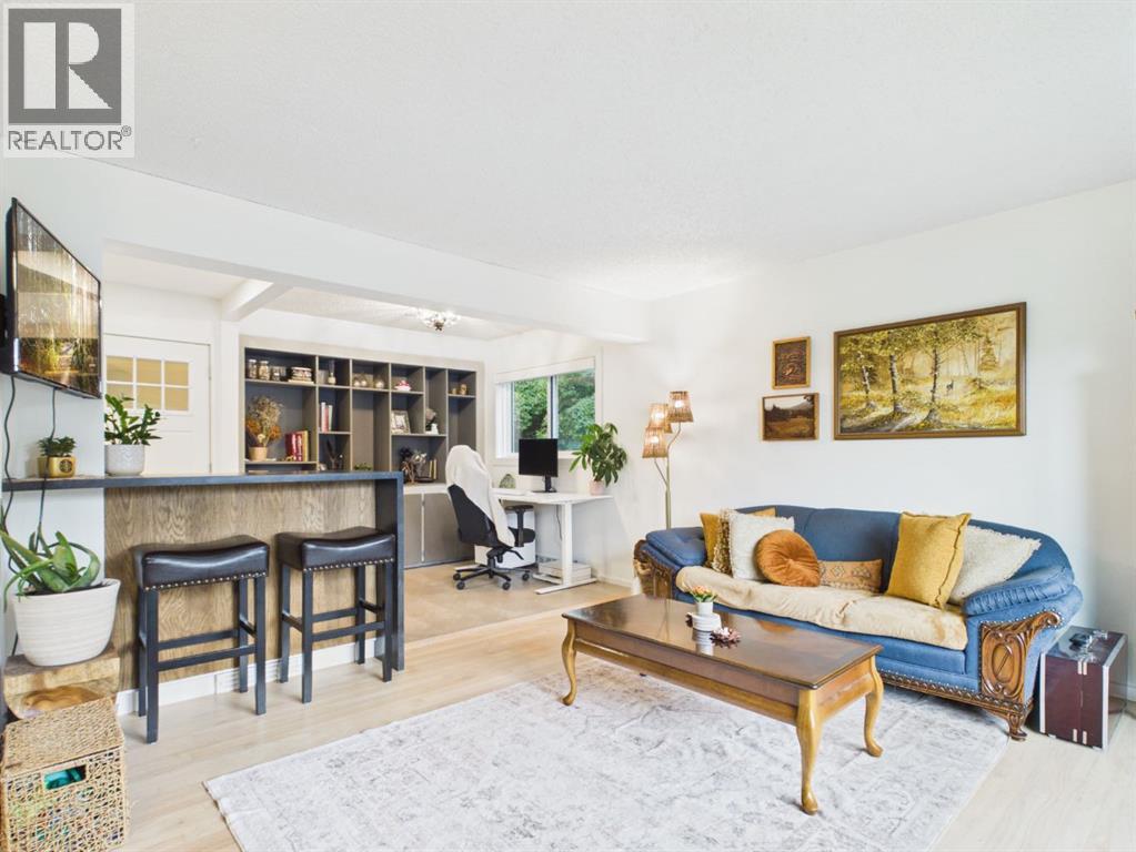 15 Hazelwood Crescent SW, Calgary, Alberta  T2V 3C1 - Photo 8 - A2339712