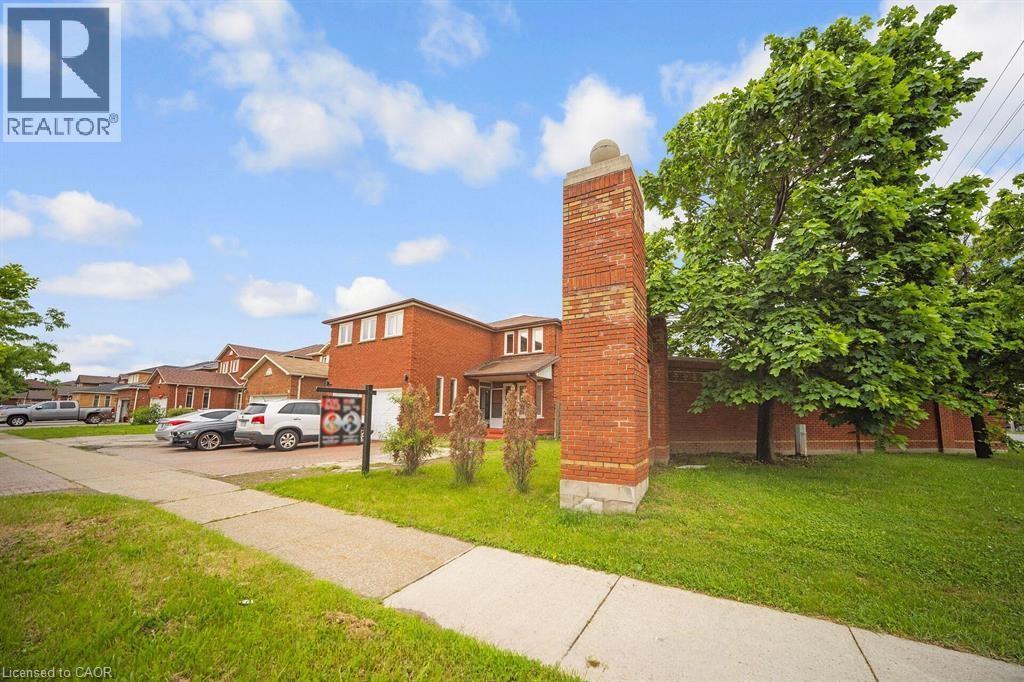 692 Huntington Ridge Drive, Mississauga, Ontario  L5R 1Z5 - Photo 3 - 40847596
