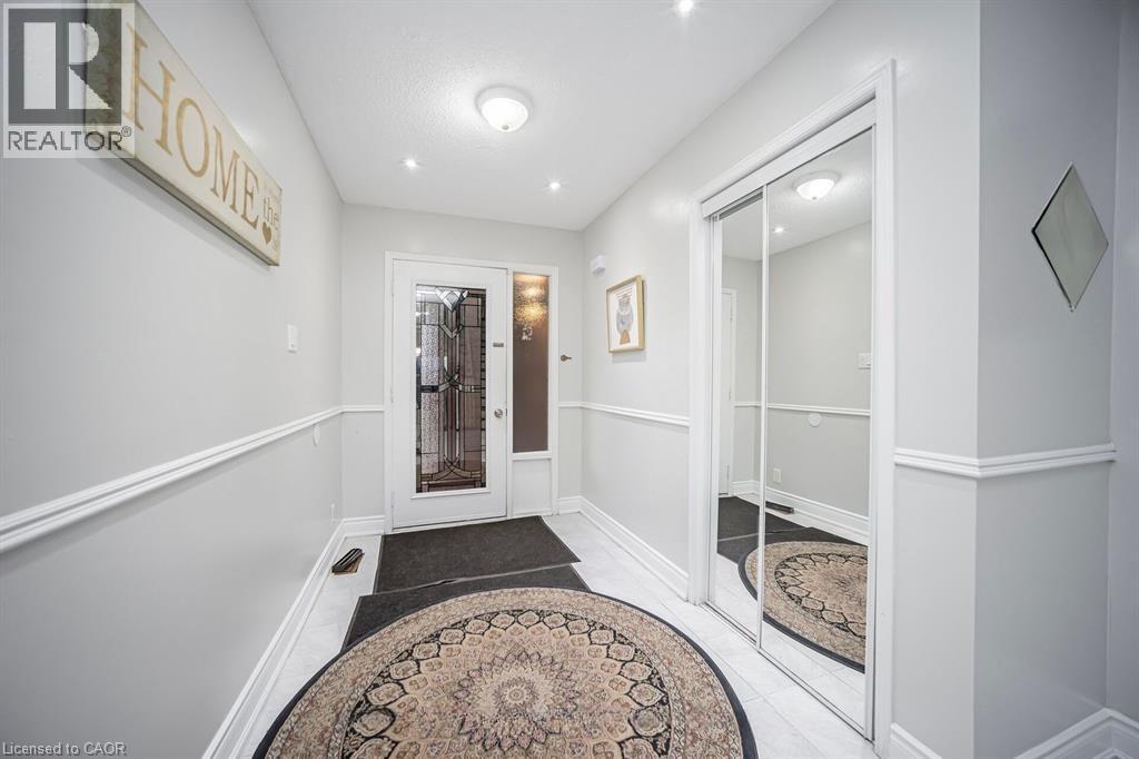 692 Huntington Ridge Drive, Mississauga, Ontario  L5R 1Z5 - Photo 8 - 40847596