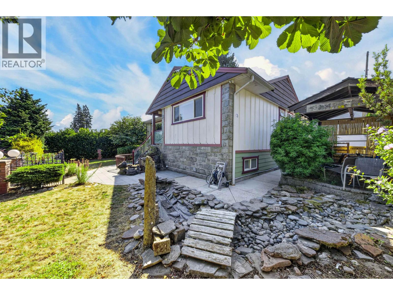 4116 Gilpin Crescent, Burnaby, British Columbia  V5G 2K2 - Photo 3 - R3158220