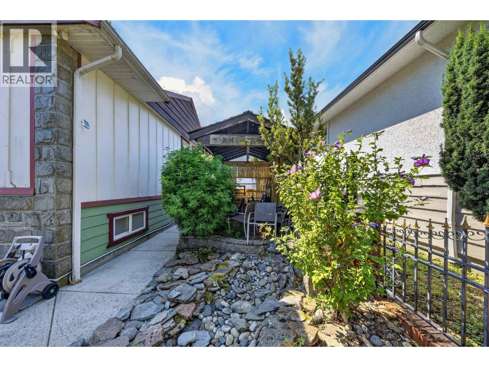 4116 Gilpin Crescent, Burnaby, British Columbia  V5G 2K2 - Photo 4 - R3158220