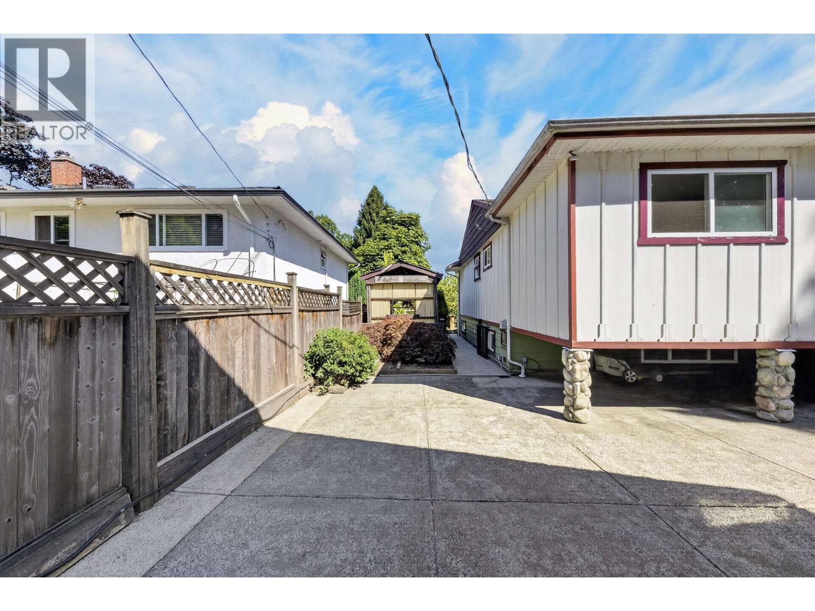4116 Gilpin Crescent, Burnaby, British Columbia  V5G 2K2 - Photo 5 - R3158220