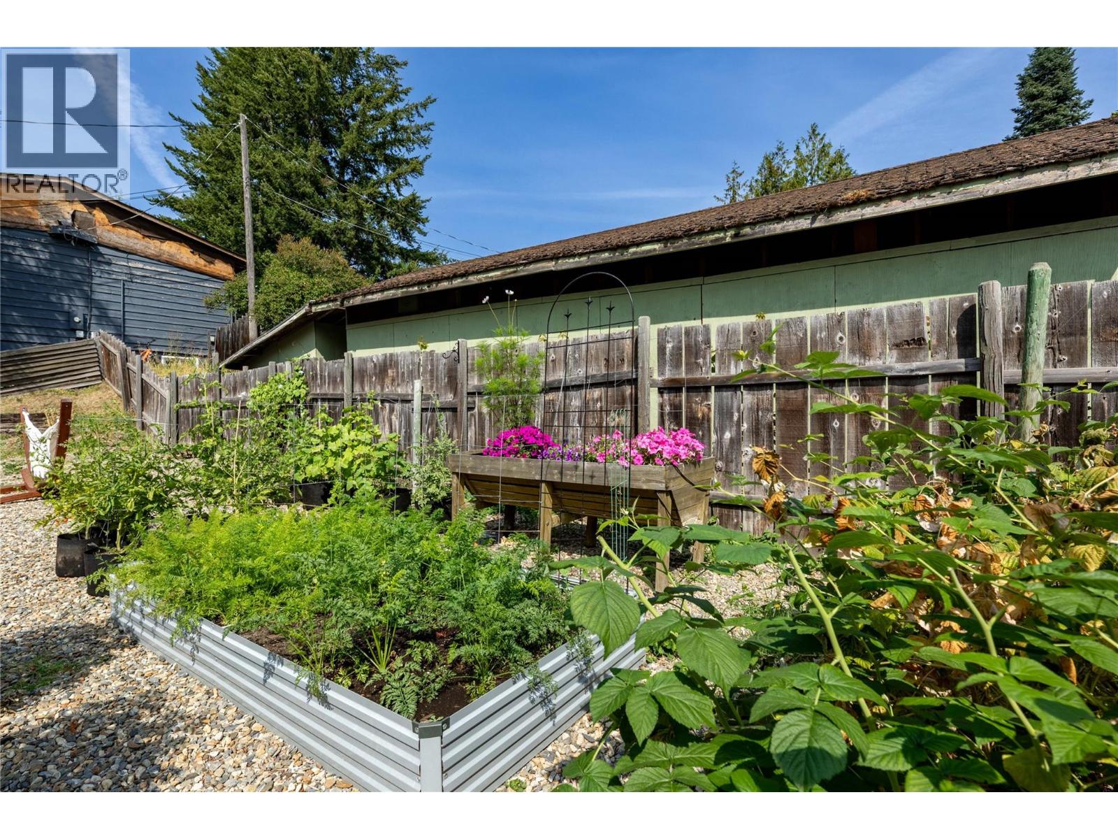 3271 10 Avenue SE, Salmon Arm, British Columbia V1E 1W8 - Photo 54 - 10398156