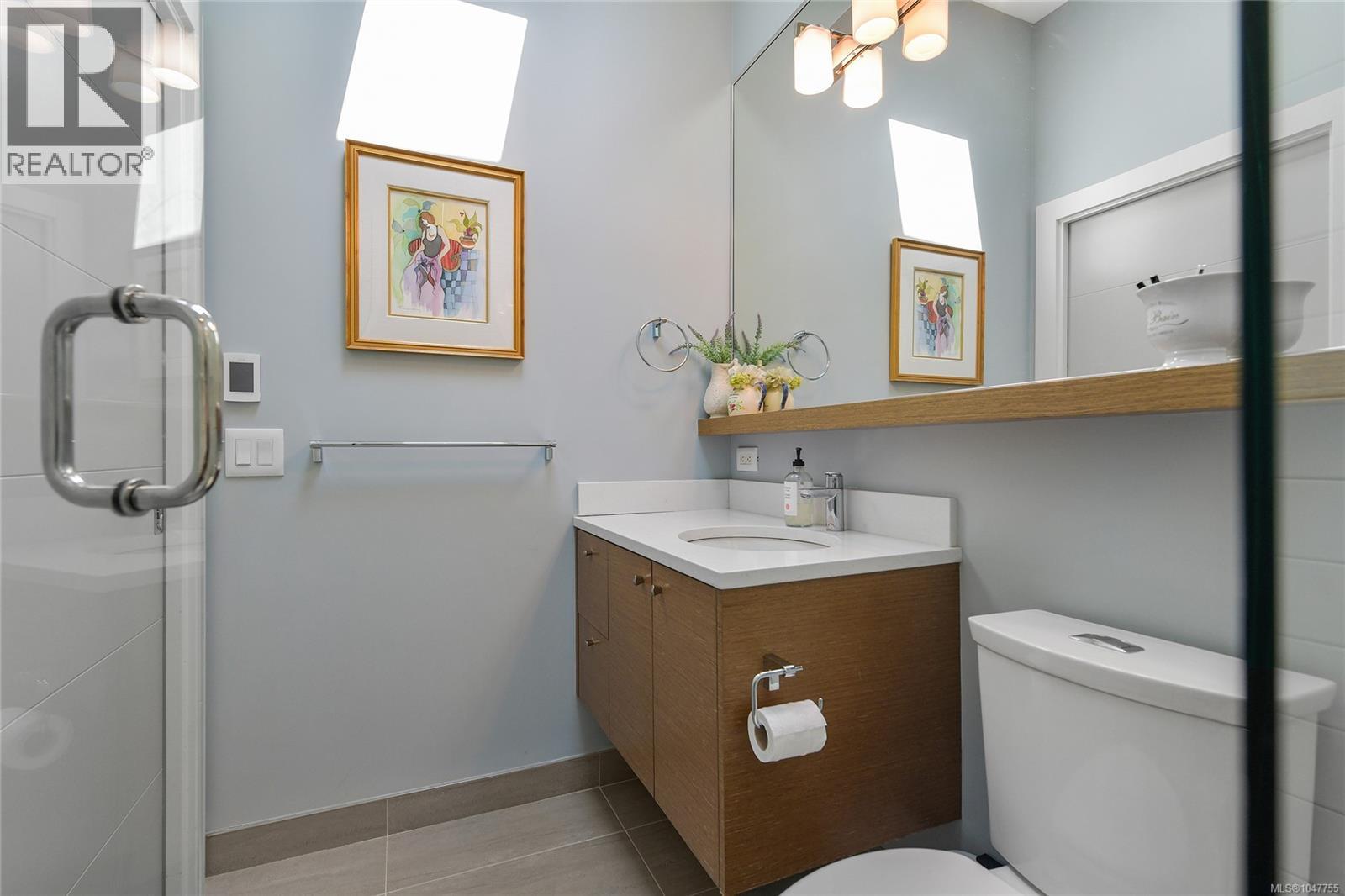 301 2580 Penrhyn St, Saanich, British Columbia  V8N 1G3 - Photo 38 - 1047755