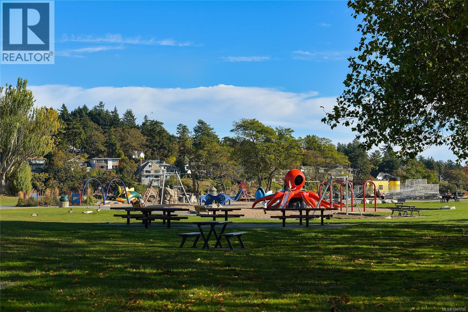 301 2580 Penrhyn St, Saanich, British Columbia  V8N 1G3 - Photo 80 - 1047755