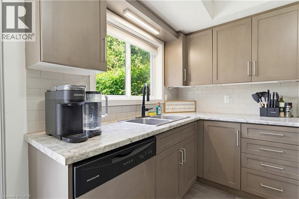 399 Greenfield Avenue, Kitchener, Ontario  N2C 1E6 - Photo 20 - 40843159