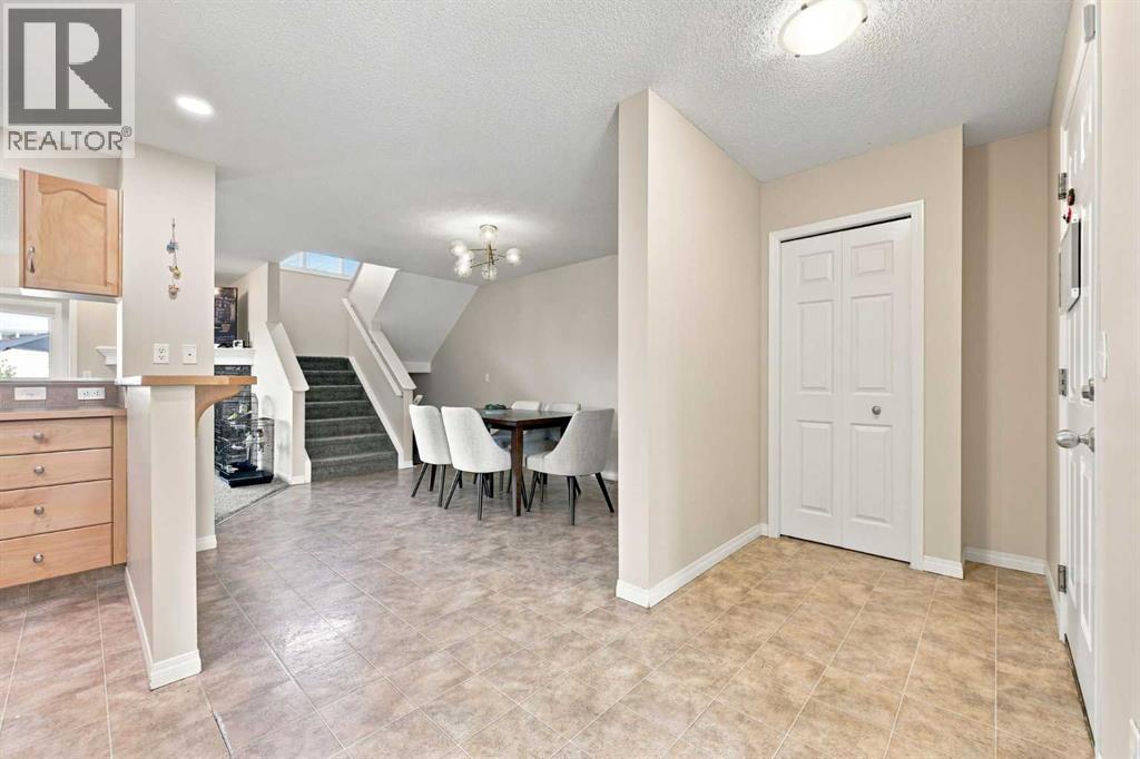 754 Luxstone Gate Sw, Airdrie, Alberta  T4B 0H3 - Photo 5 - A2337244