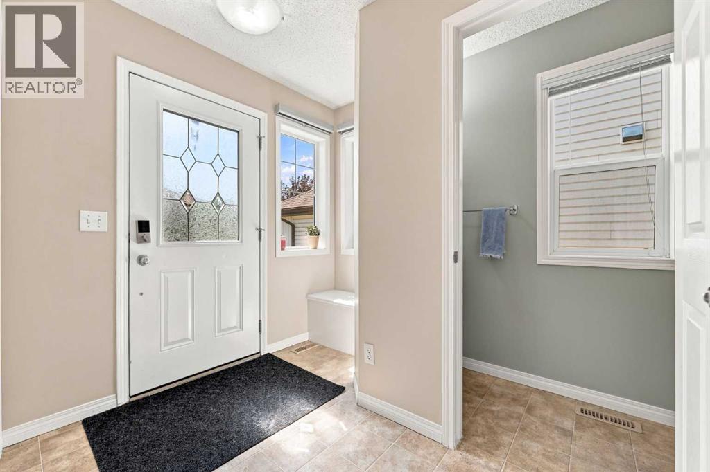 754 Luxstone Gate Sw, Airdrie, Alberta  T4B 0H3 - Photo 4 - A2337244