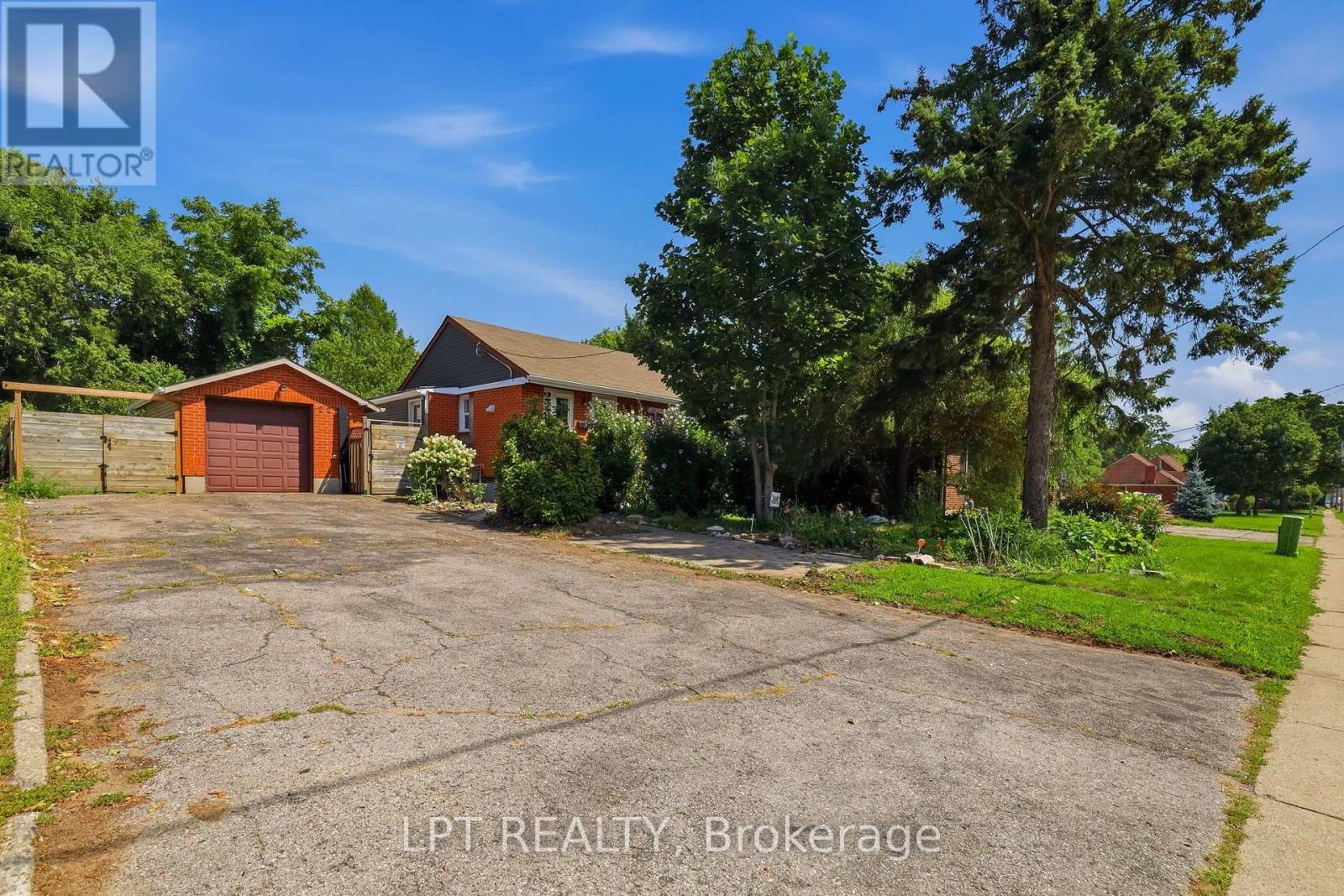 228 Highbury Avenue N, London East, Ontario  N5Z 2W7 - Photo 2 - X13708936