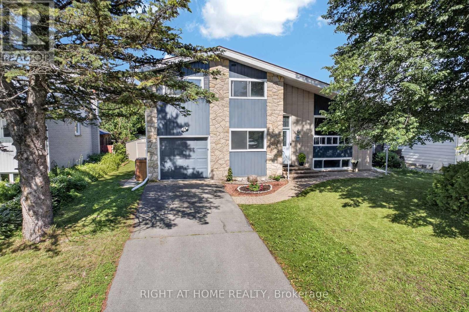 1385 CHARTRAND AVENUE, Ottawa, Ontario
