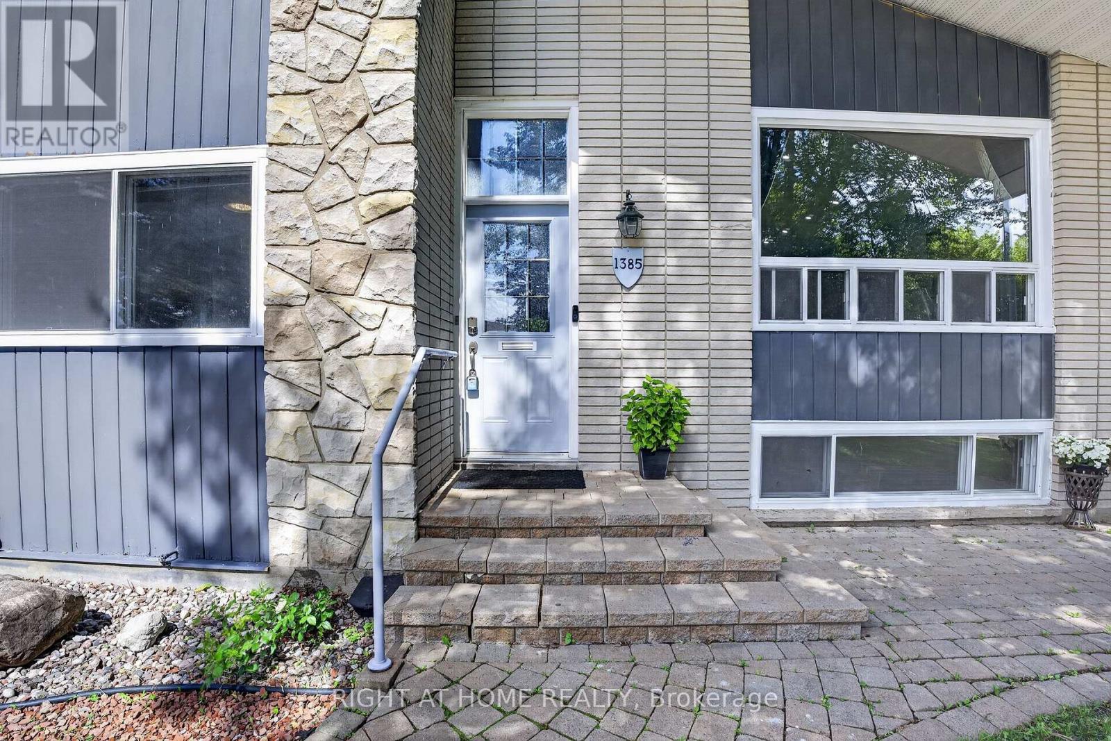 1385 Chartrand Avenue, Ottawa, Ontario  K1E 1H9 - Photo 2 - X13708954