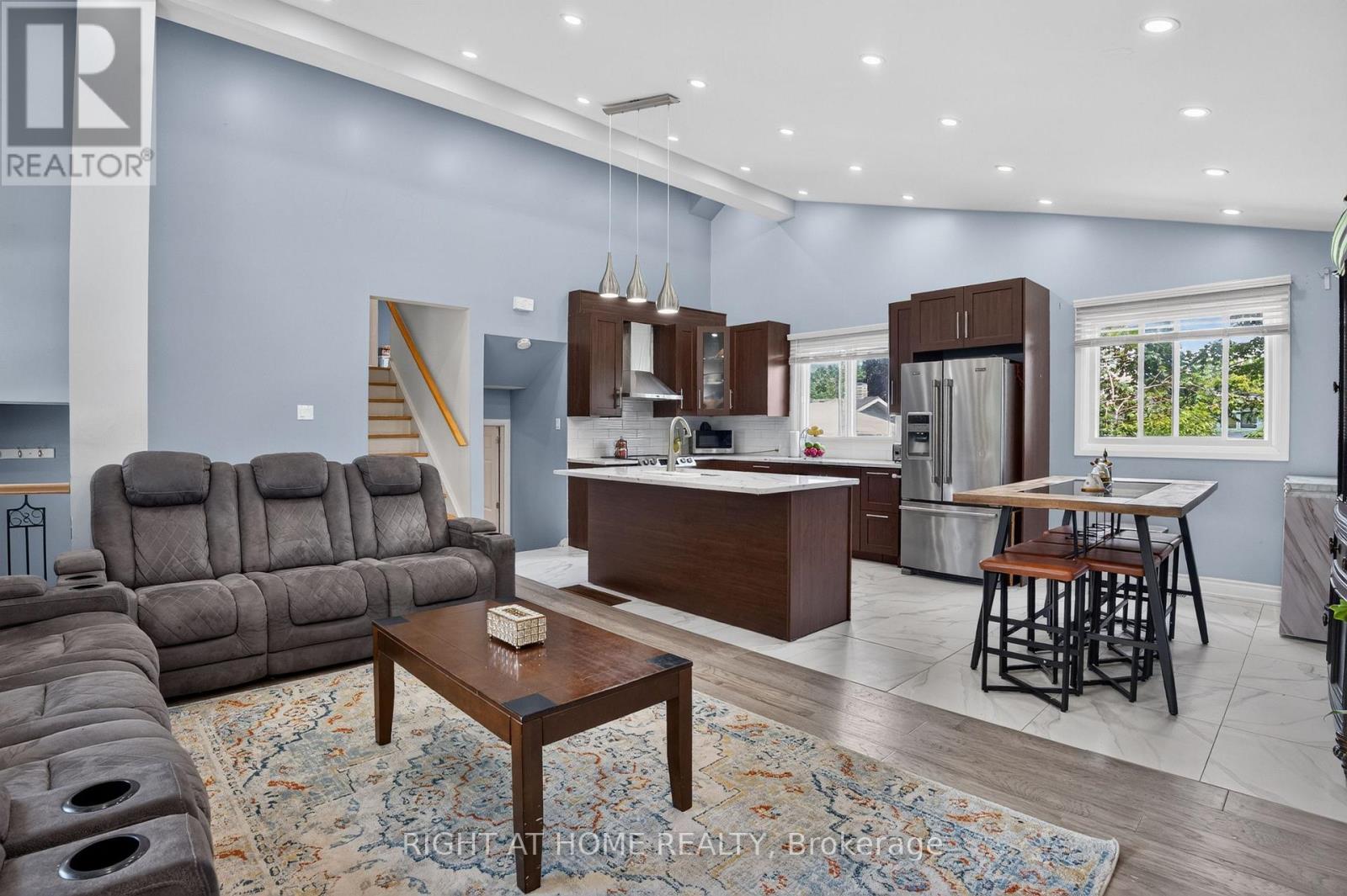 1385 Chartrand Avenue, Ottawa, Ontario  K1E 1H9 - Photo 3 - X13708954