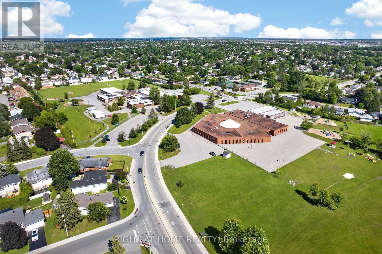 1385 Chartrand Avenue, Ottawa, Ontario  K1E 1H9 - Photo 41 - X13708954