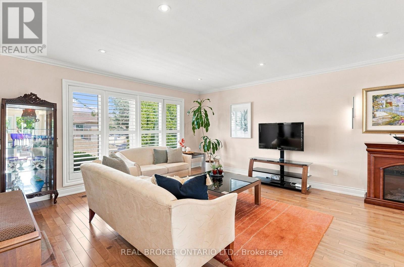 169 Kennard Avenue, Toronto, Ontario  M3H 4M8 - Photo 4 - C13708946