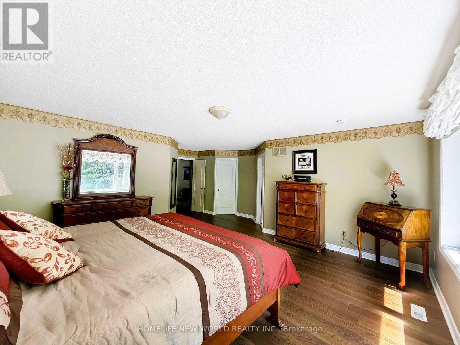 2326 Yorktown Circle, Mississauga, Ontario  L5M 5Y2 - Photo 19 - W13708964