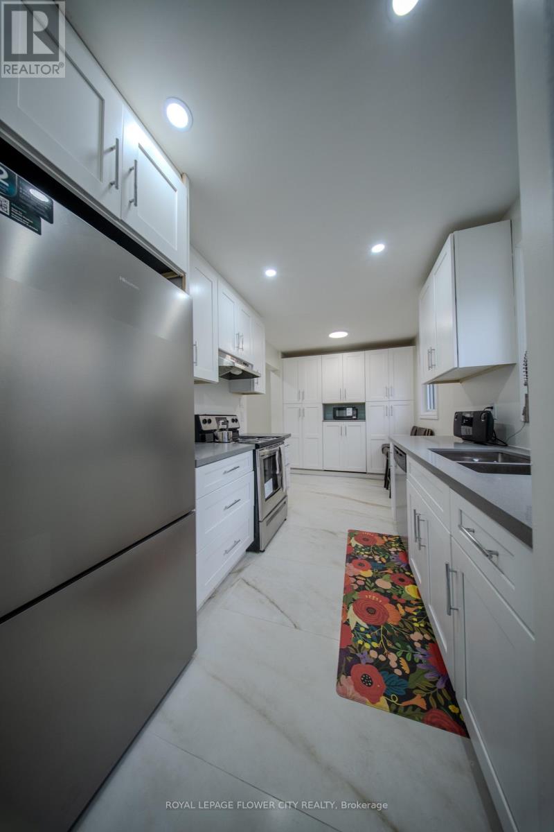 6 Crenshaw Crescent, Brampton, Ontario  L6Z 1W9 - Photo 13 - W13708988