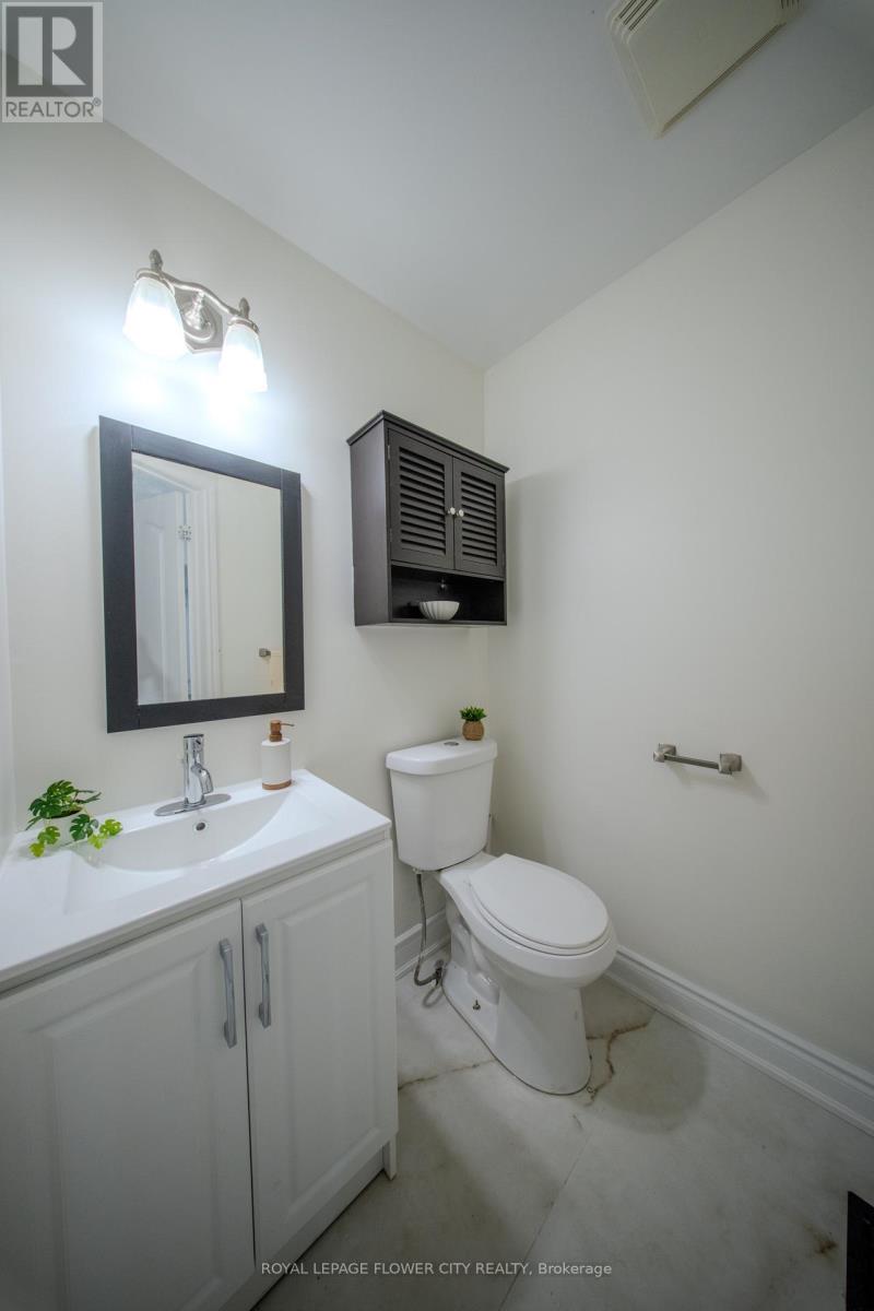 6 Crenshaw Crescent, Brampton, Ontario  L6Z 1W9 - Photo 7 - W13708988