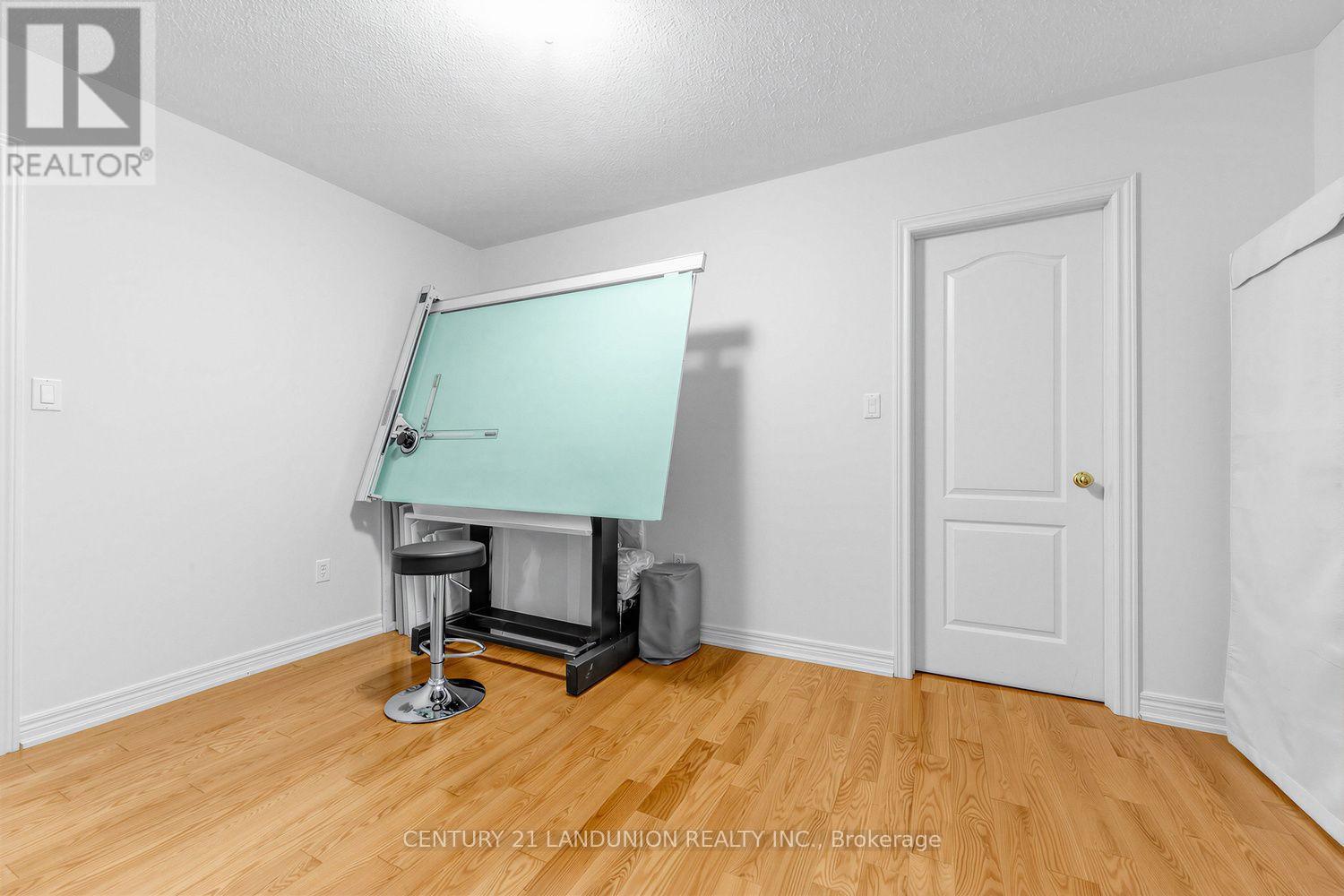 28 Herzberg Gardens, Toronto, Ontario  M3J 3P4 - Photo 18 - W13708990
