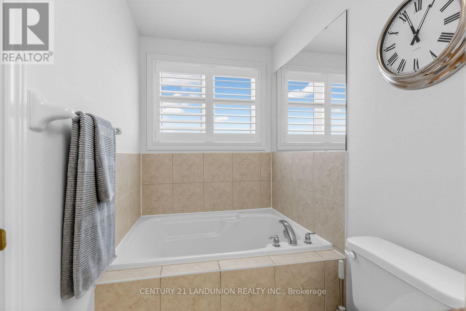 28 Herzberg Gardens, Toronto, Ontario  M3J 3P4 - Photo 28 - W13708990