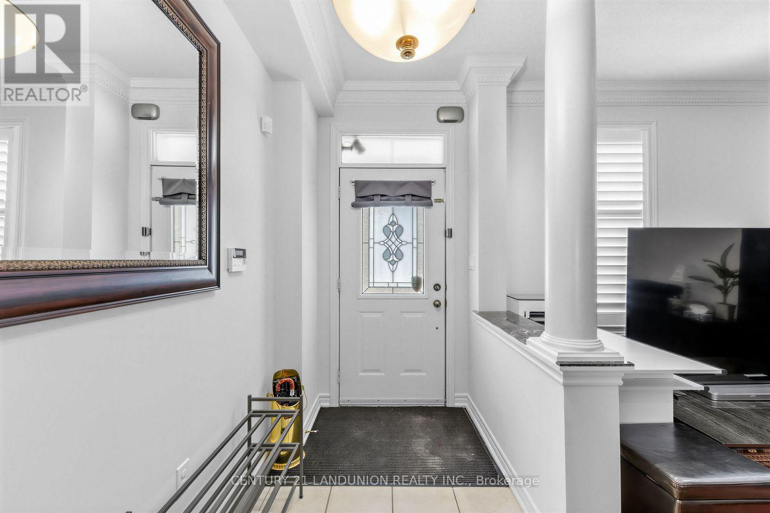 28 Herzberg Gardens, Toronto, Ontario  M3J 3P4 - Photo 3 - W13708990