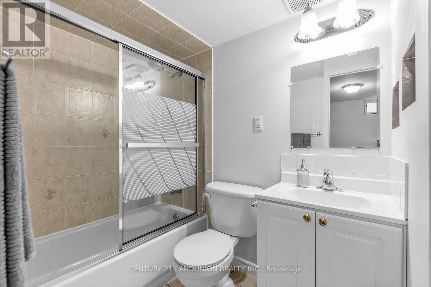 28 Herzberg Gardens, Toronto, Ontario  M3J 3P4 - Photo 32 - W13708990