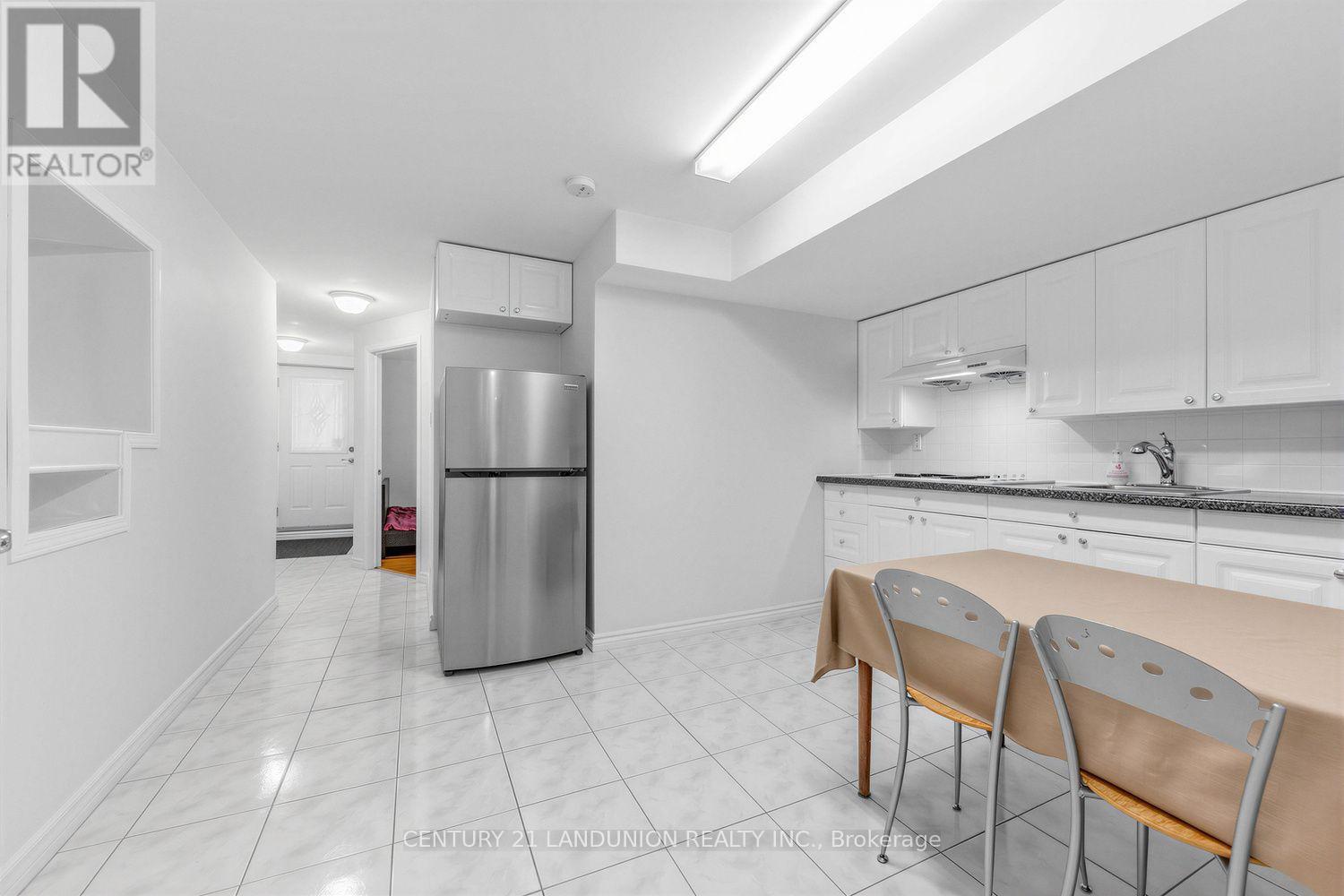 28 Herzberg Gardens, Toronto, Ontario  M3J 3P4 - Photo 34 - W13708990