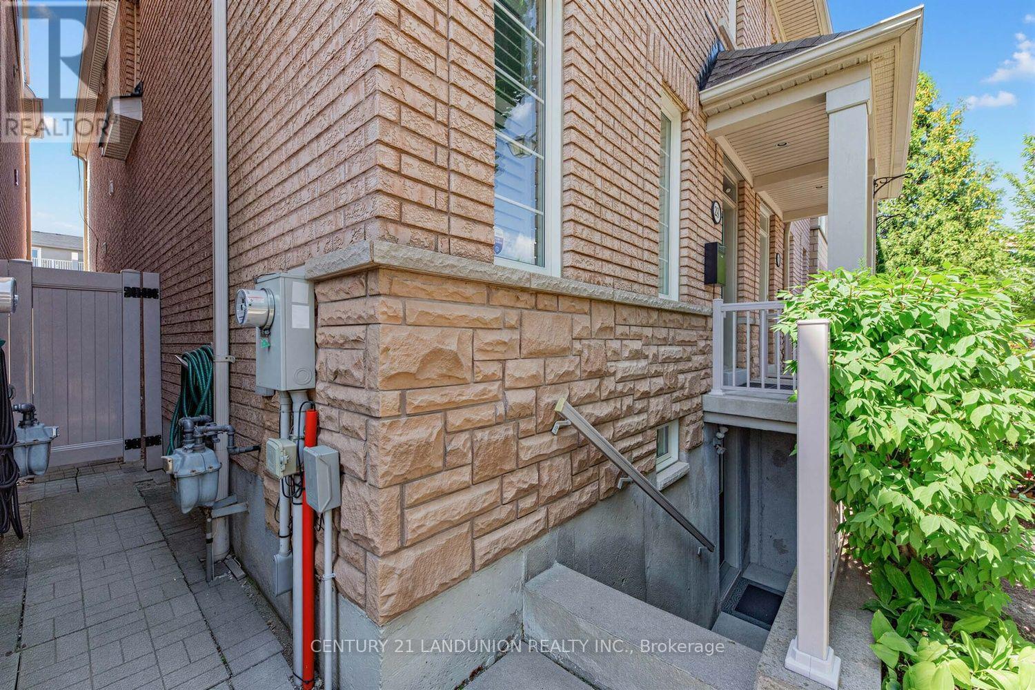 28 Herzberg Gardens, Toronto, Ontario  M3J 3P4 - Photo 37 - W13708990