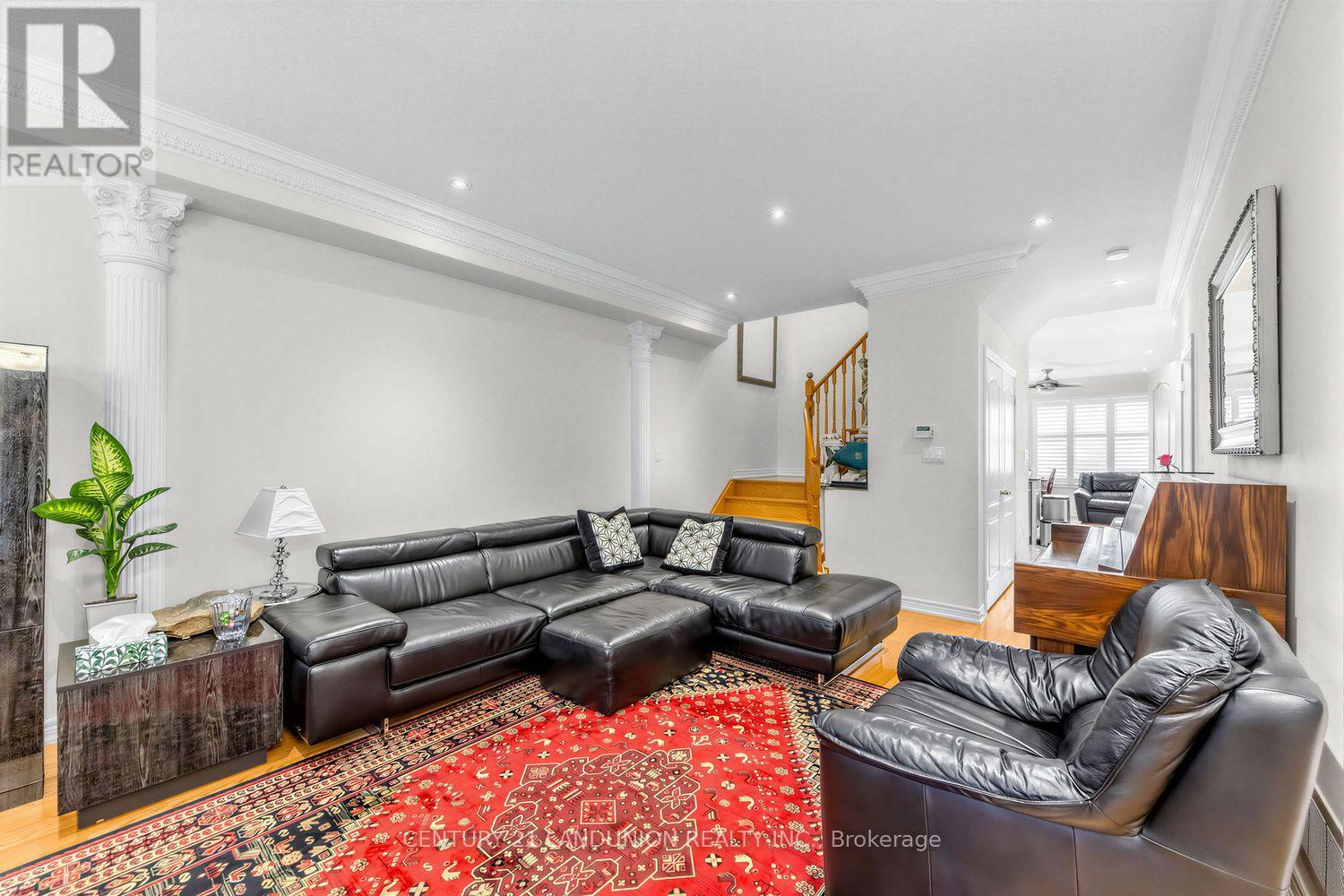 28 Herzberg Gardens, Toronto, Ontario  M3J 3P4 - Photo 4 - W13708990