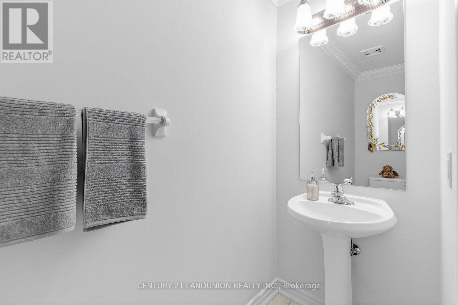 28 Herzberg Gardens, Toronto, Ontario  M3J 3P4 - Photo 6 - W13708990