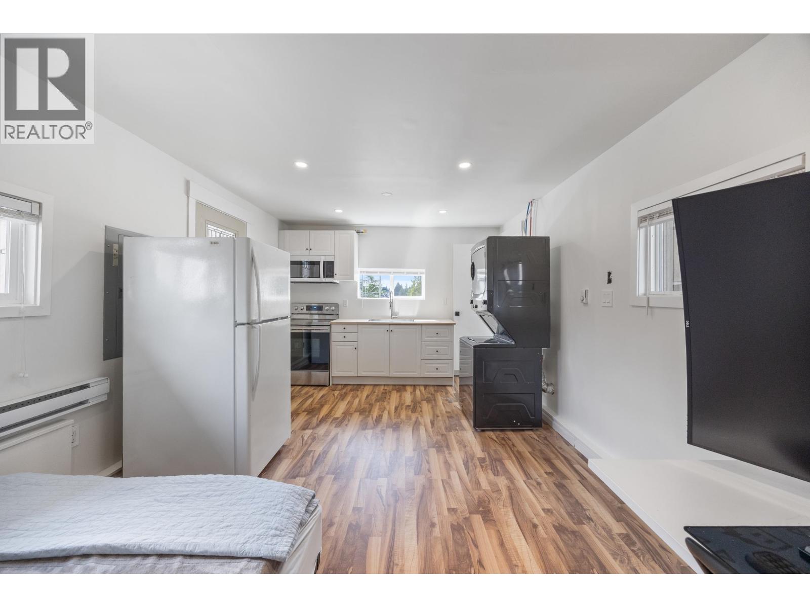 8085 10th Avenue, Burnaby, British Columbia  V3N 2S4 - Photo 31 - R3158409