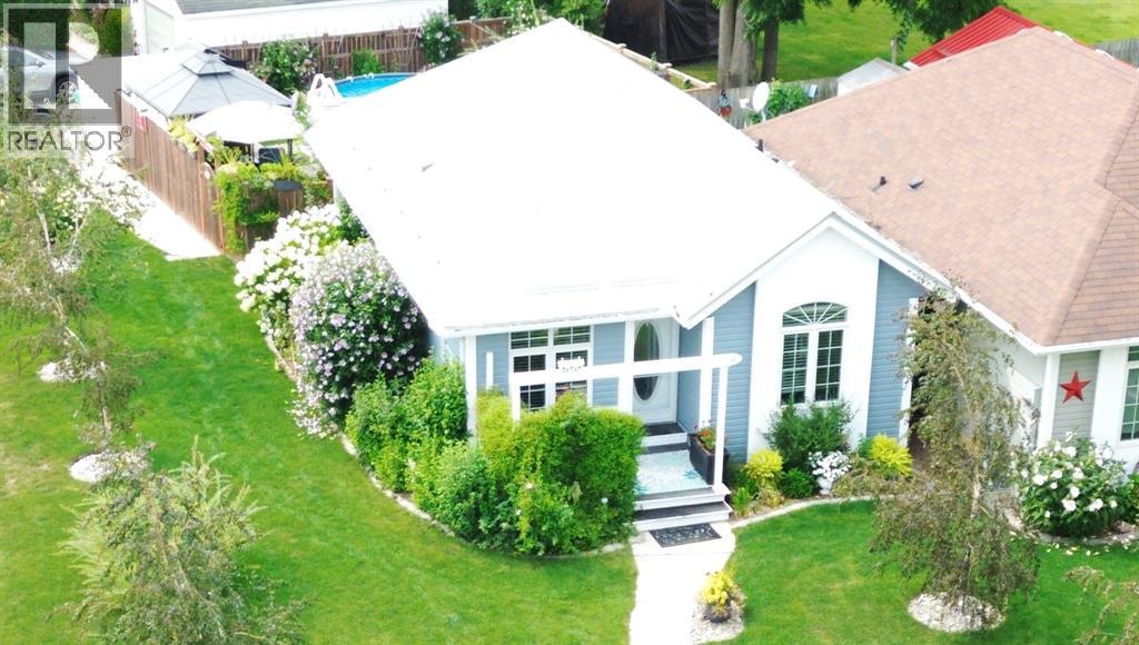316 JACS COURT Petrolia Ontario Canada N0N1R0 3