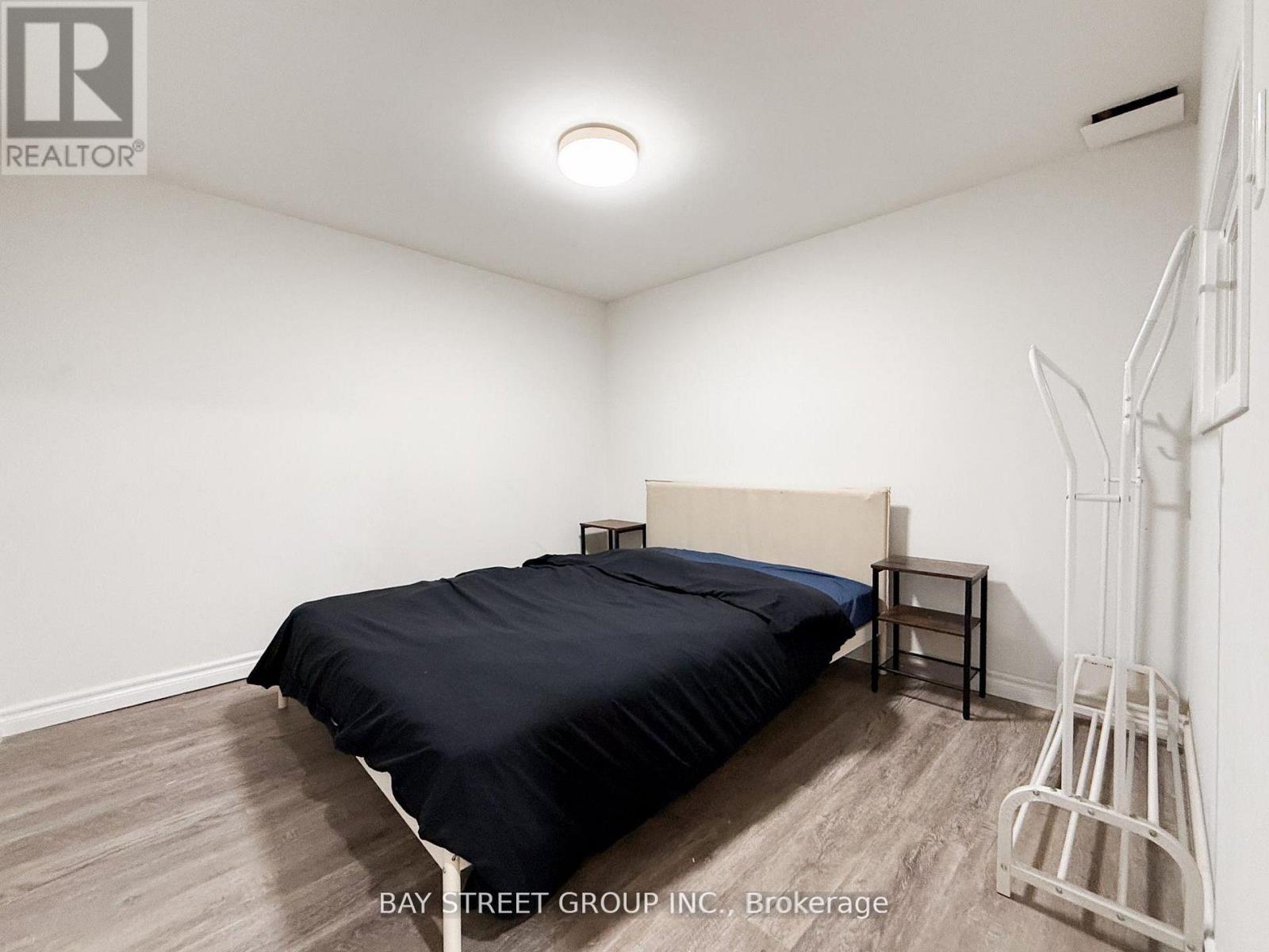 82 RADWELL CRES CRESCENT, Toronto, Ontario