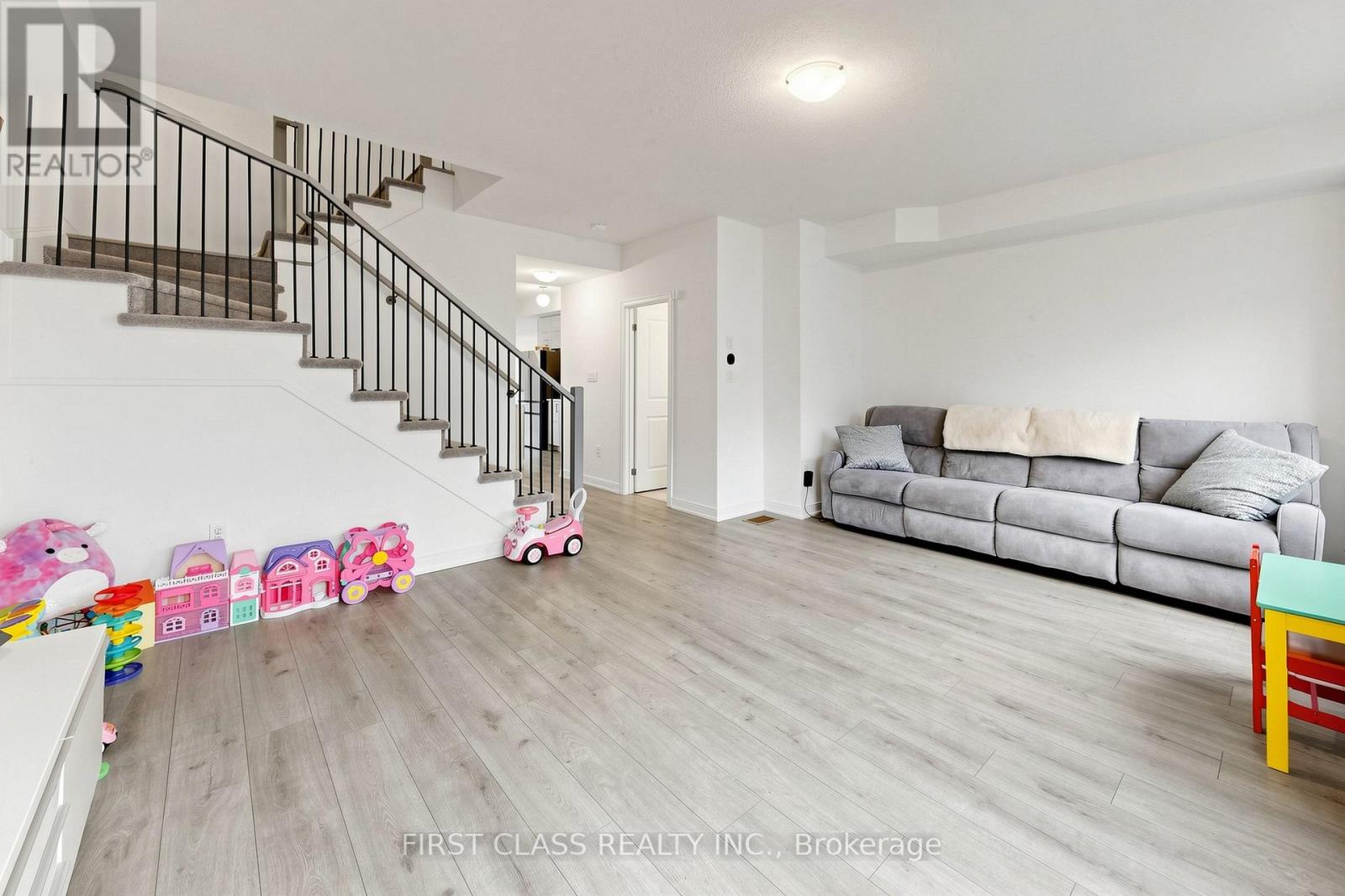55 Red Maple Lane, Barrie, Ontario  L9J 0N8 - Photo 13 - S13709036