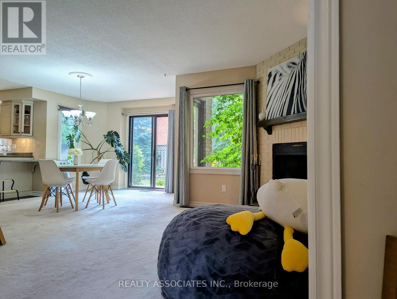 3279 Charlebrook Court, Mississauga, Ontario  L5L 5B4 - Photo 12 - W13709004