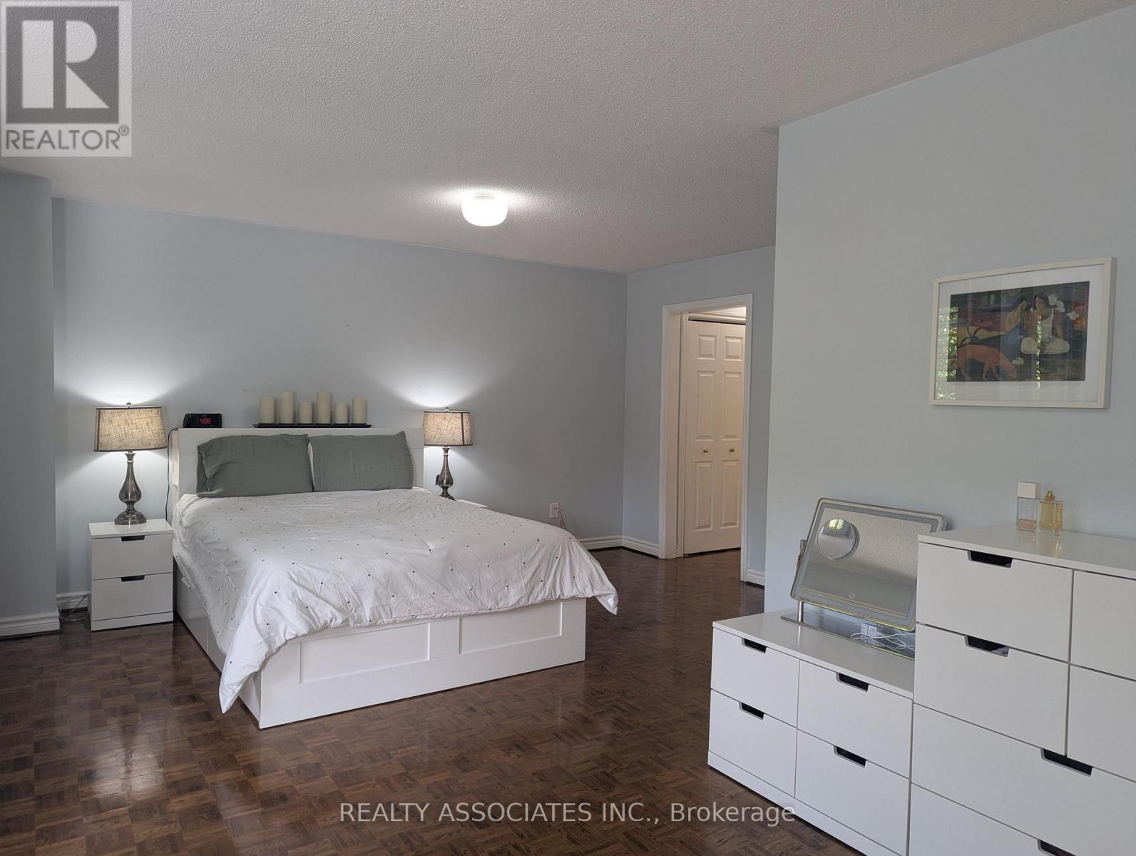 3279 Charlebrook Court, Mississauga, Ontario  L5L 5B4 - Photo 13 - W13709004