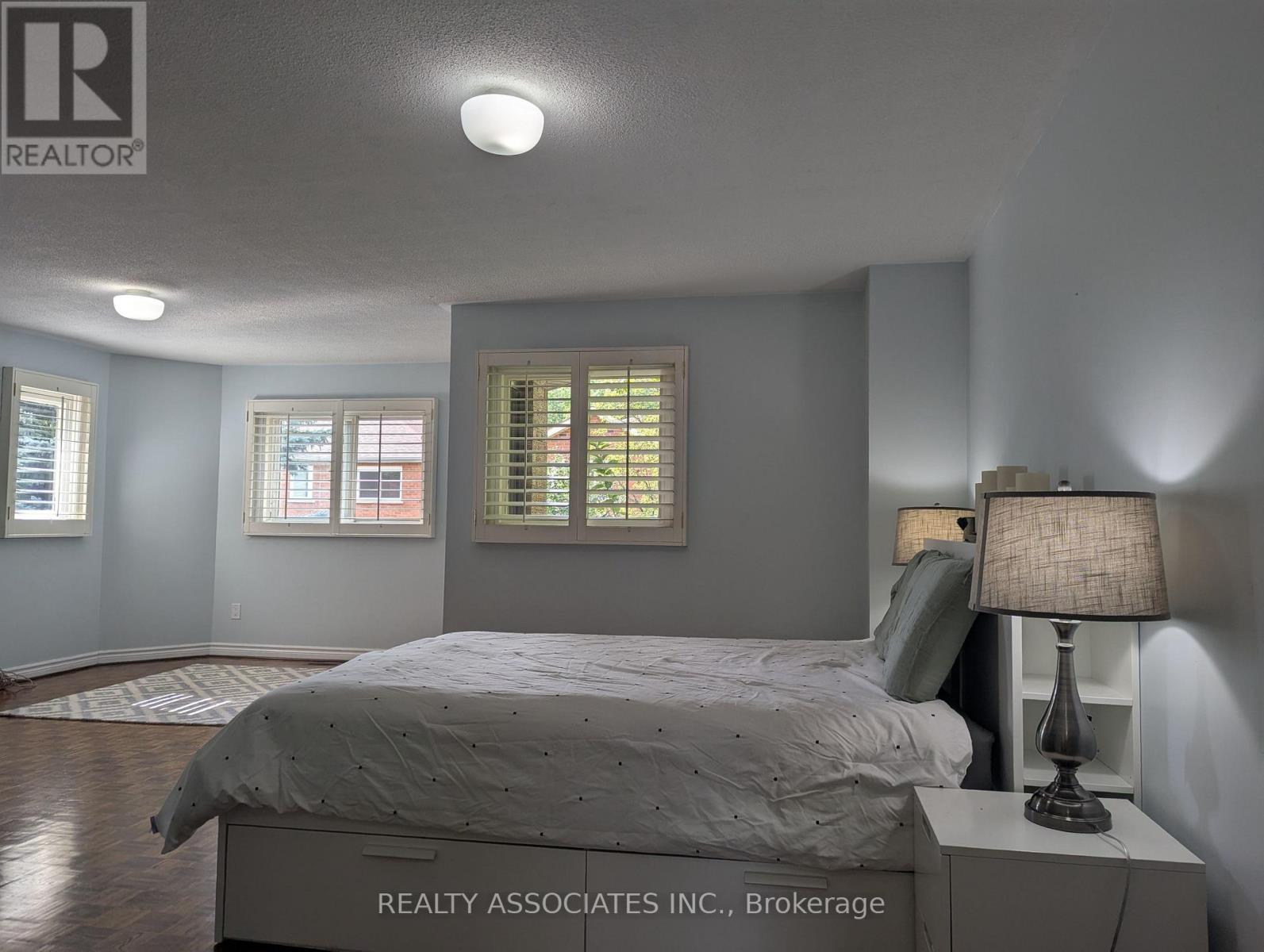 3279 Charlebrook Court, Mississauga, Ontario  L5L 5B4 - Photo 15 - W13709004
