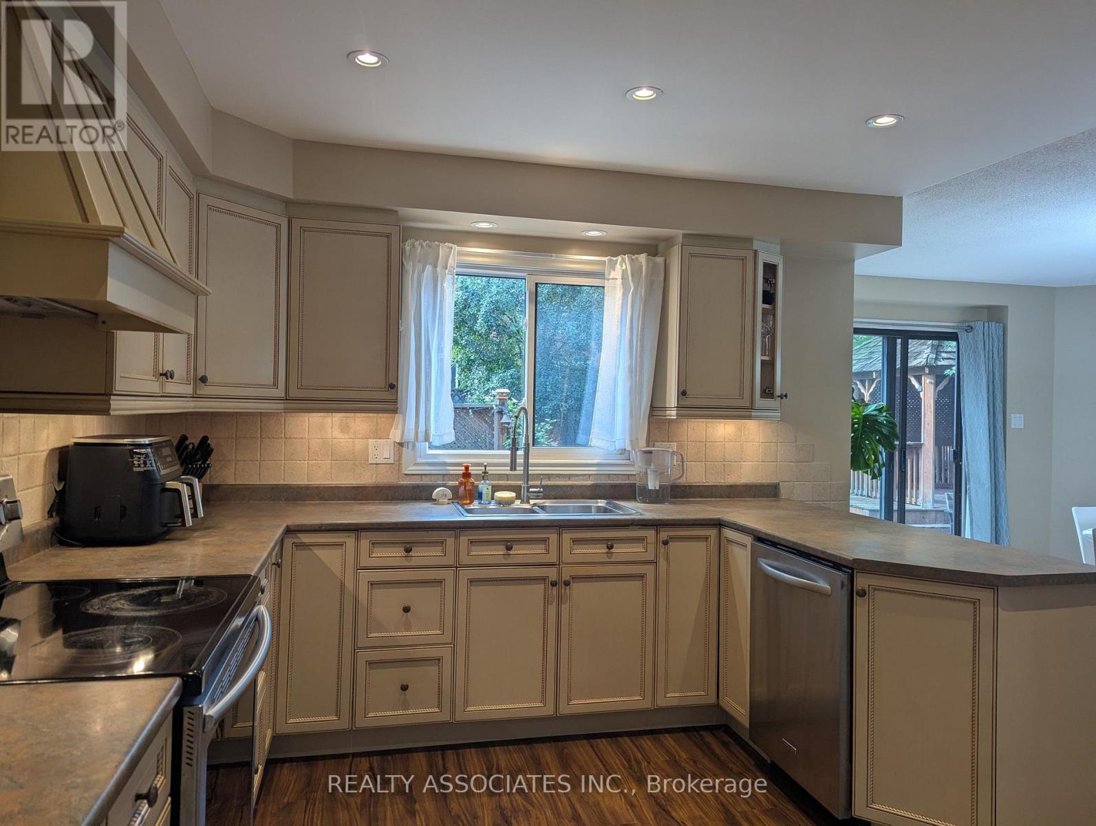 3279 Charlebrook Court, Mississauga, Ontario  L5L 5B4 - Photo 19 - W13709004