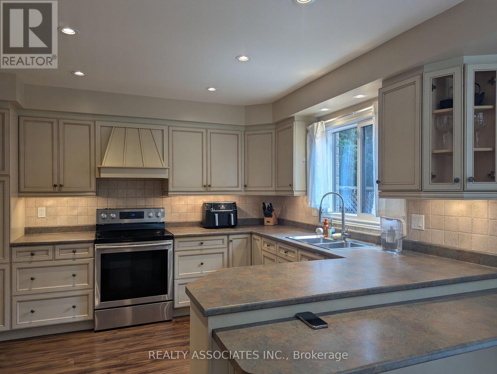 3279 Charlebrook Court, Mississauga, Ontario  L5L 5B4 - Photo 20 - W13709004
