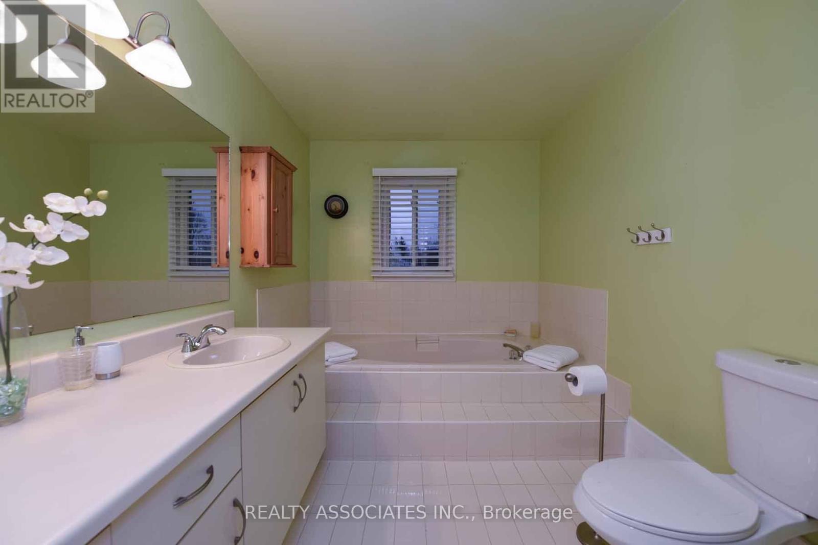 3279 Charlebrook Court, Mississauga, Ontario  L5L 5B4 - Photo 32 - W13709004