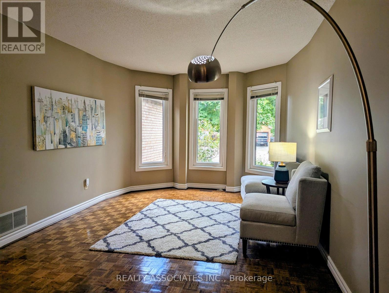 3279 Charlebrook Court, Mississauga, Ontario  L5L 5B4 - Photo 4 - W13709004