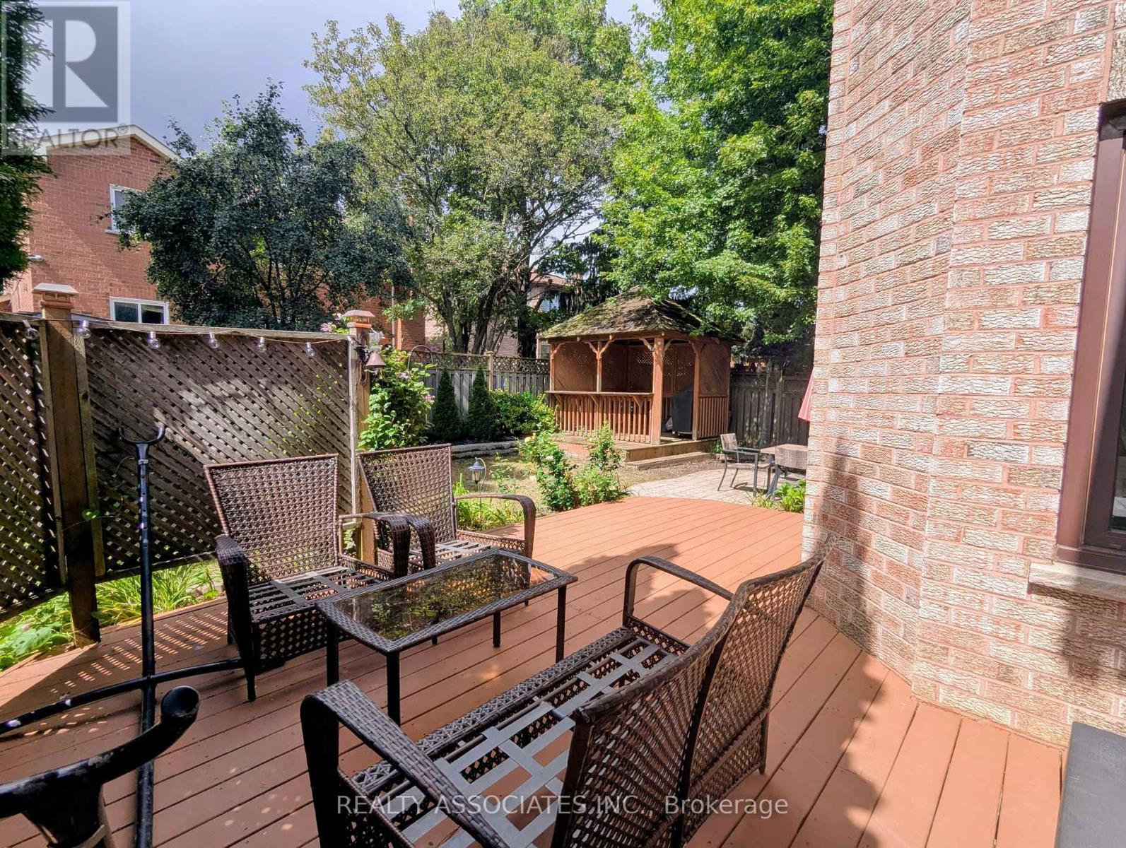 3279 Charlebrook Court, Mississauga, Ontario  L5L 5B4 - Photo 6 - W13709004